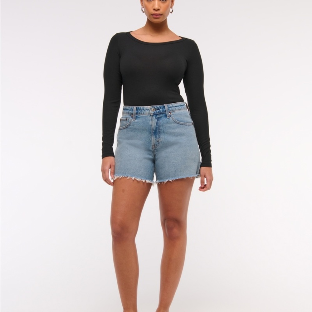 Abercrombie & Fitch High Rise 90s Relaxed Cutoff Short - Curve Love